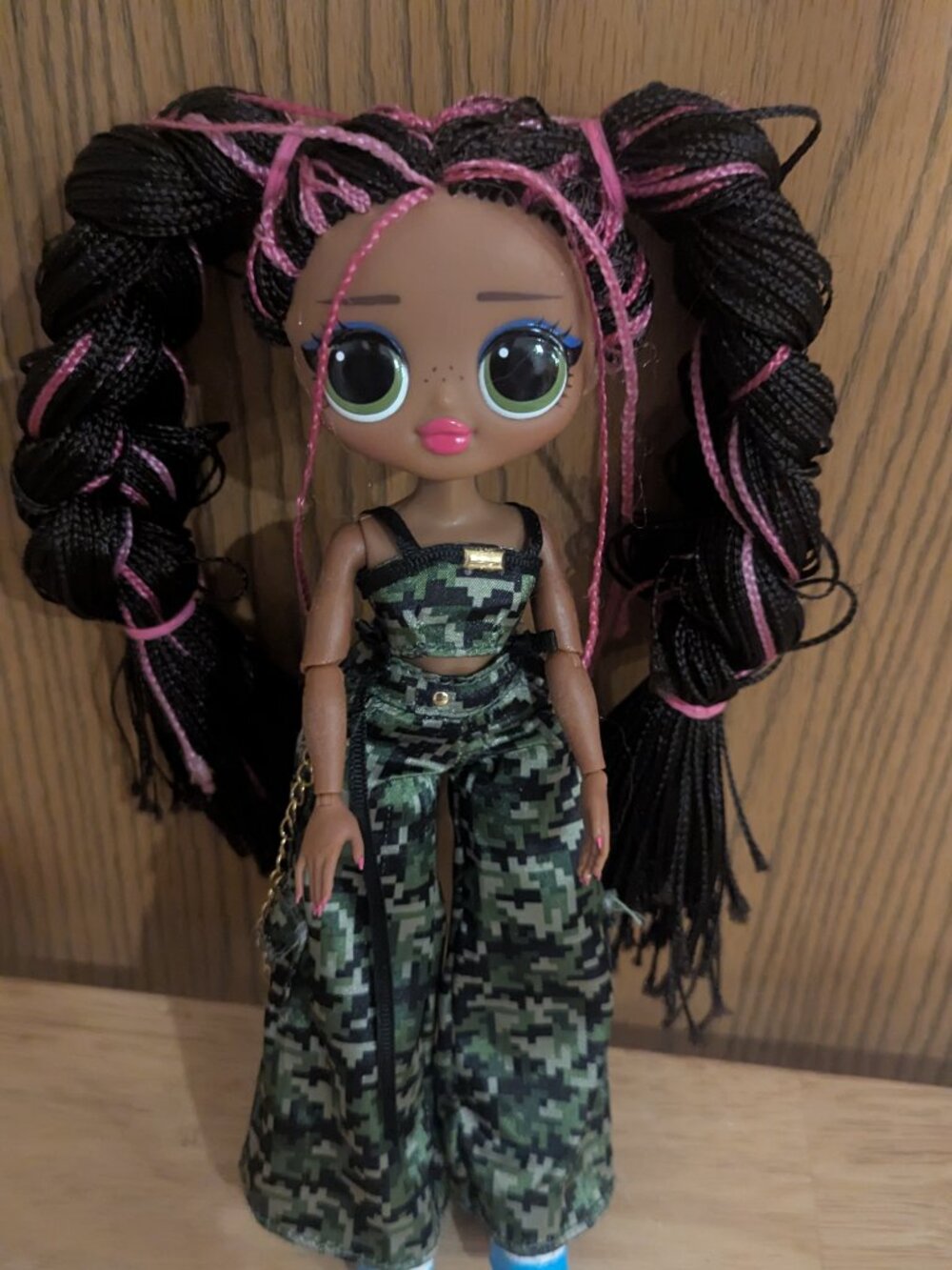 LOL Surprise OMG Remix Honeylicious Fashion‎ Doll